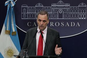 Argentina anuncia nuevos requisitos para inmigrantes y establece expulsiones “exprés”