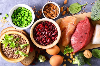 Qué vitaminas son fundamentales para la salud y qué alimento aporta la mayor variedad