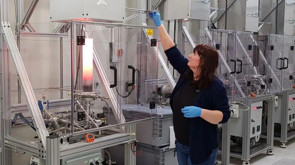 Se necesitan hornos especiales para fabricar CZT.