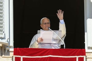El Papa León XIV anunció la noticia de su operación durante sus oraciones dominicales semanales en Roma.