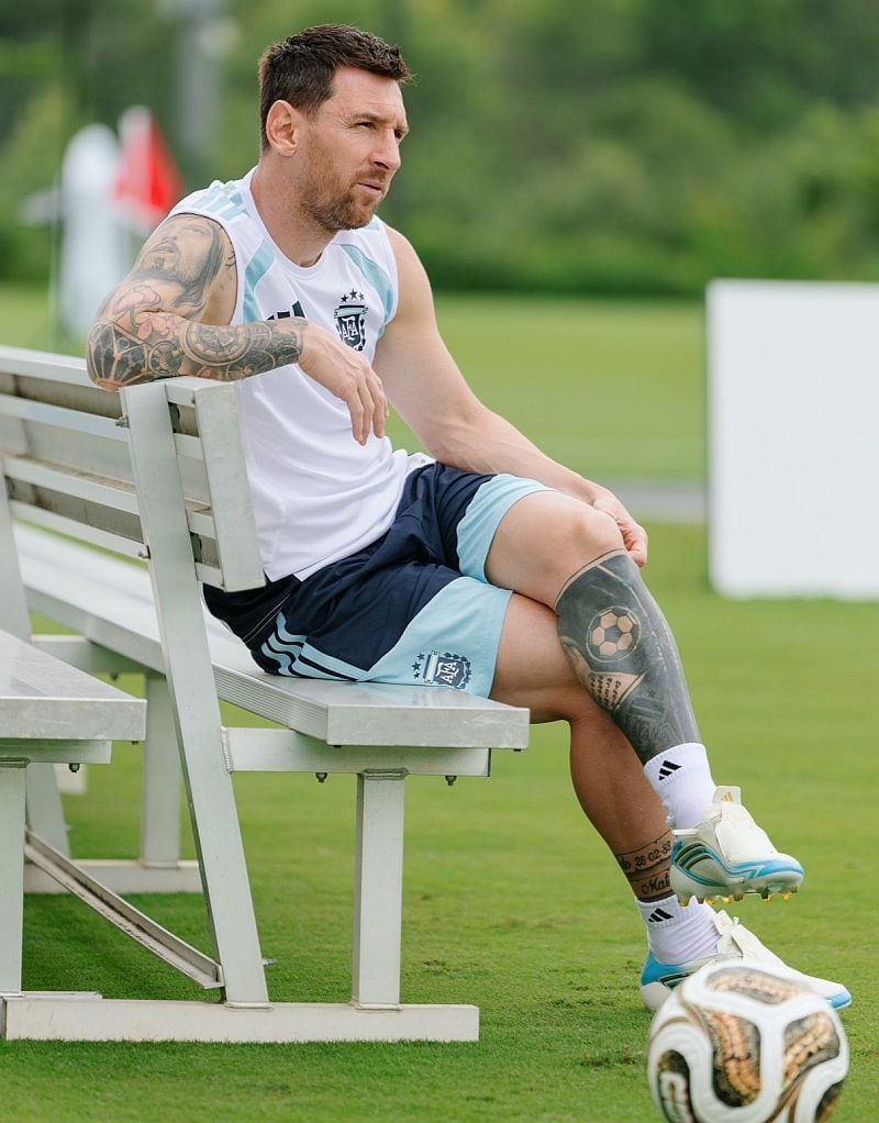 Lionel Messi durante el último entrenamiento de la selección de Argentina antes del partido contra Inglaterra | Foto: @Argentina