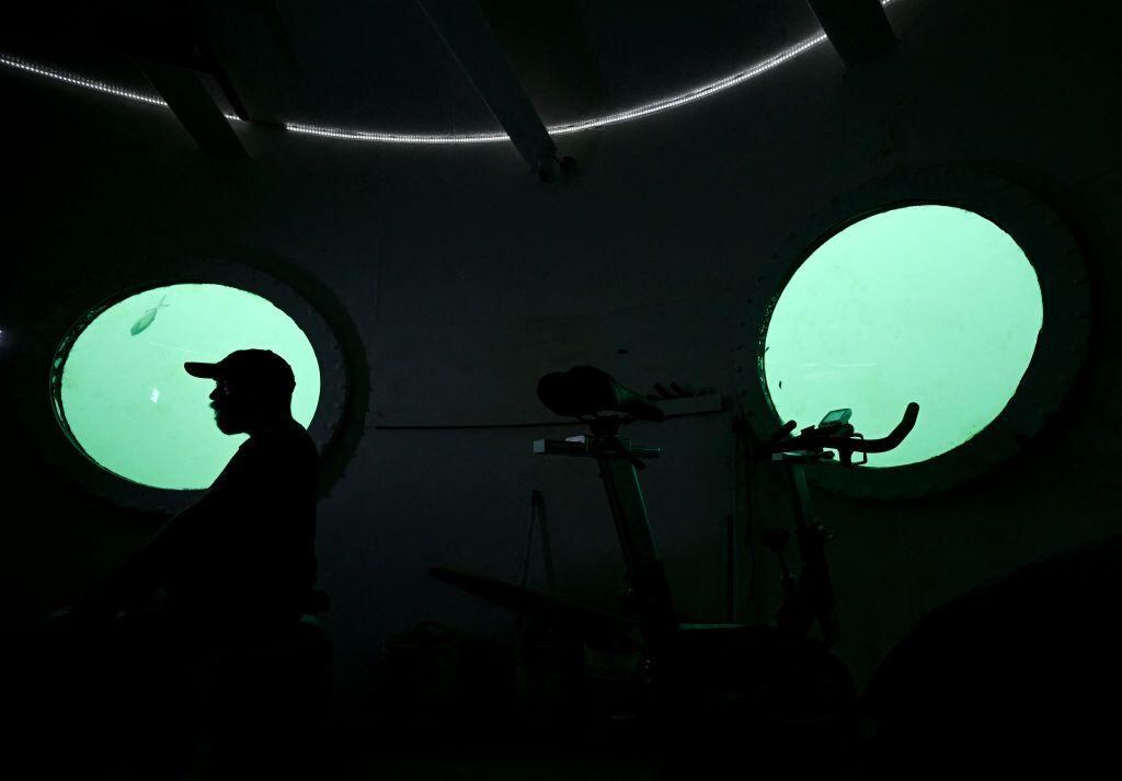 A principios del siglo XIX se donó al Museo Británico un modelo de arpa de oro (arriba a la izquierda). Pero el torque de oro (derecha) y la espada del Estado fueron saqueados. (MUSEO BRITÁNICO).