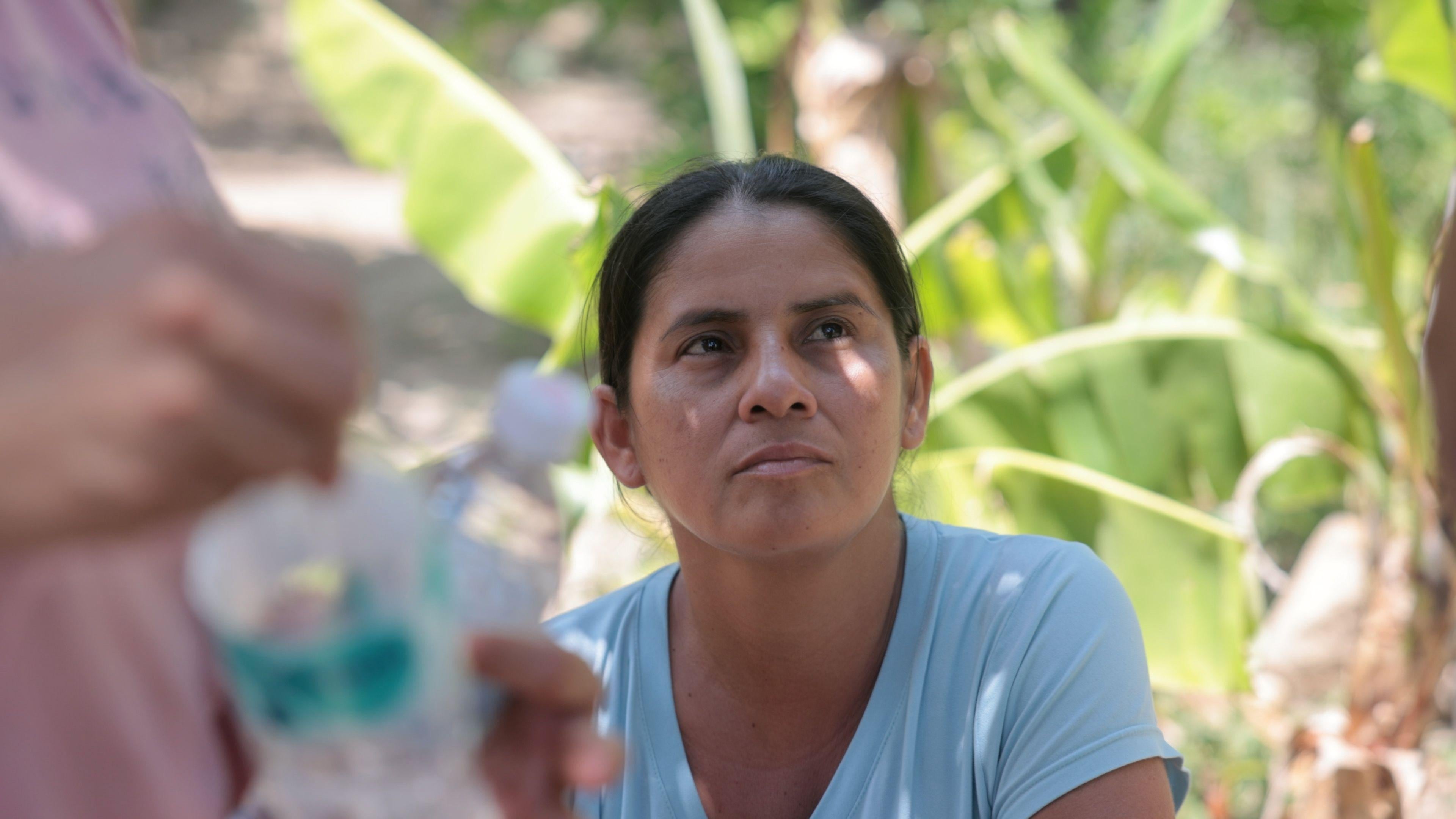 Mildrey, la esposa de Darwin Serrano, otro de los repatriados en el vuelo de la tragedia. (Nicole Kolster).
