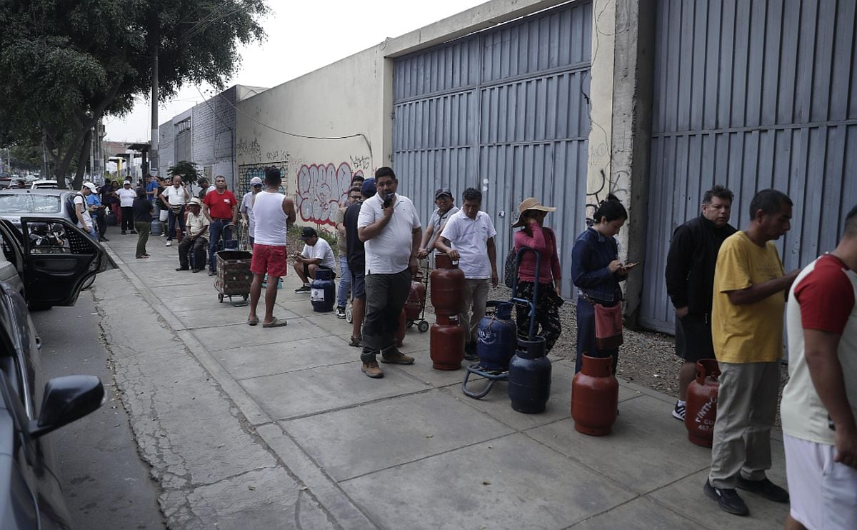 Chorrillos: vecinos con balones de gas forman largas colas en exteriores de conocida envasadora | GALERÍA DE FOTOS