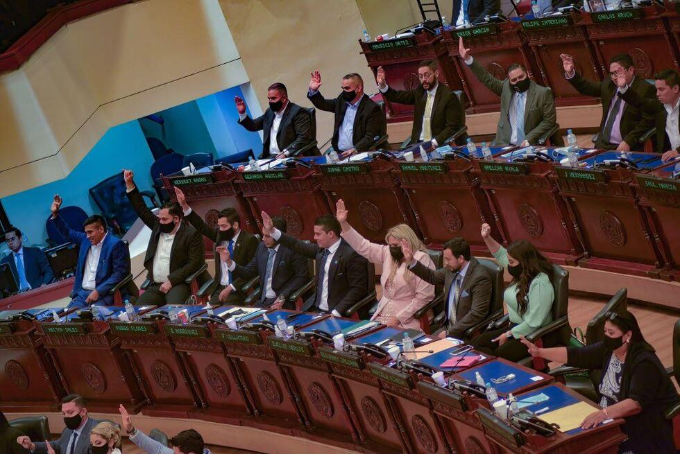 La Asamblea Legislativa controlada por el partido oficialista Nuevas Ideas cesó en 2021 al entonces fiscal general Raúl Melara. (GETTY IMAGES).
