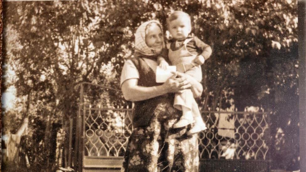 Edis Kolar jugaba en el jardín donde se construyó el "túnel de la esperanza" cuando era niño.