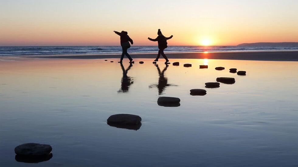 Caminar con más regularidad puede ayudar a aumentar la velocidad al caminar.