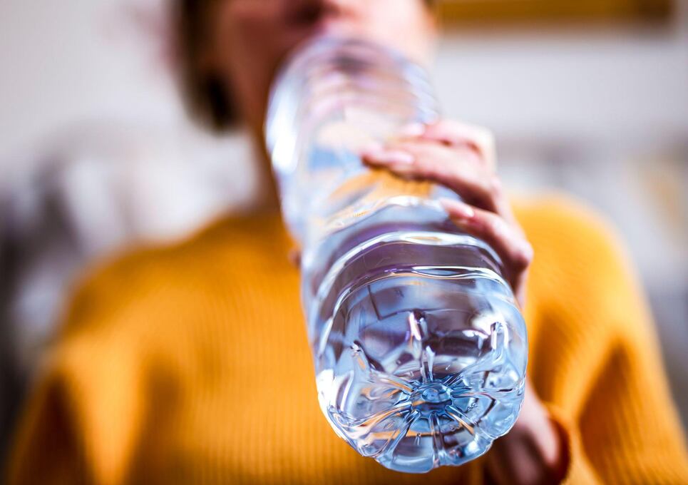 No es para nada recomendable tomar agua helada tras hacer ejercicio.