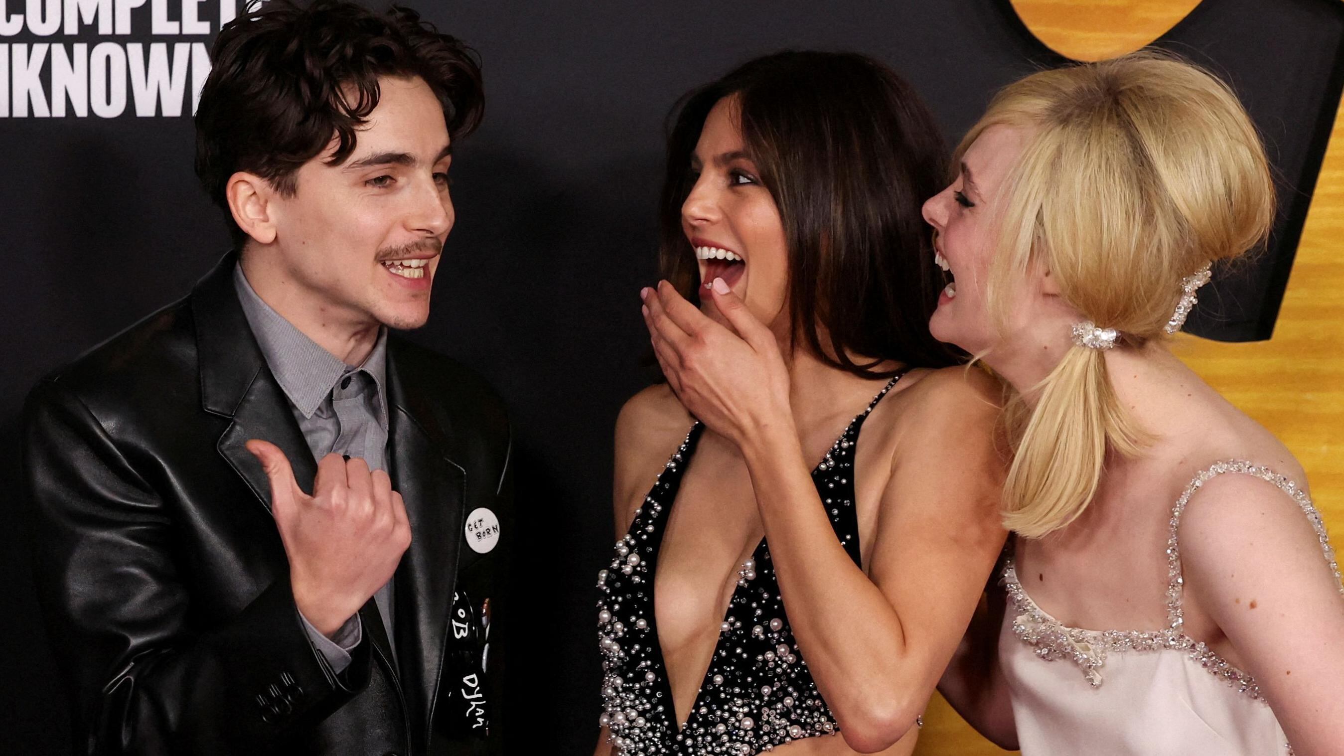 Chalamet asistió al estreno de la película en Los Ángeles con sus coprotagonistas Monica Barbaro y Elle Fanning.