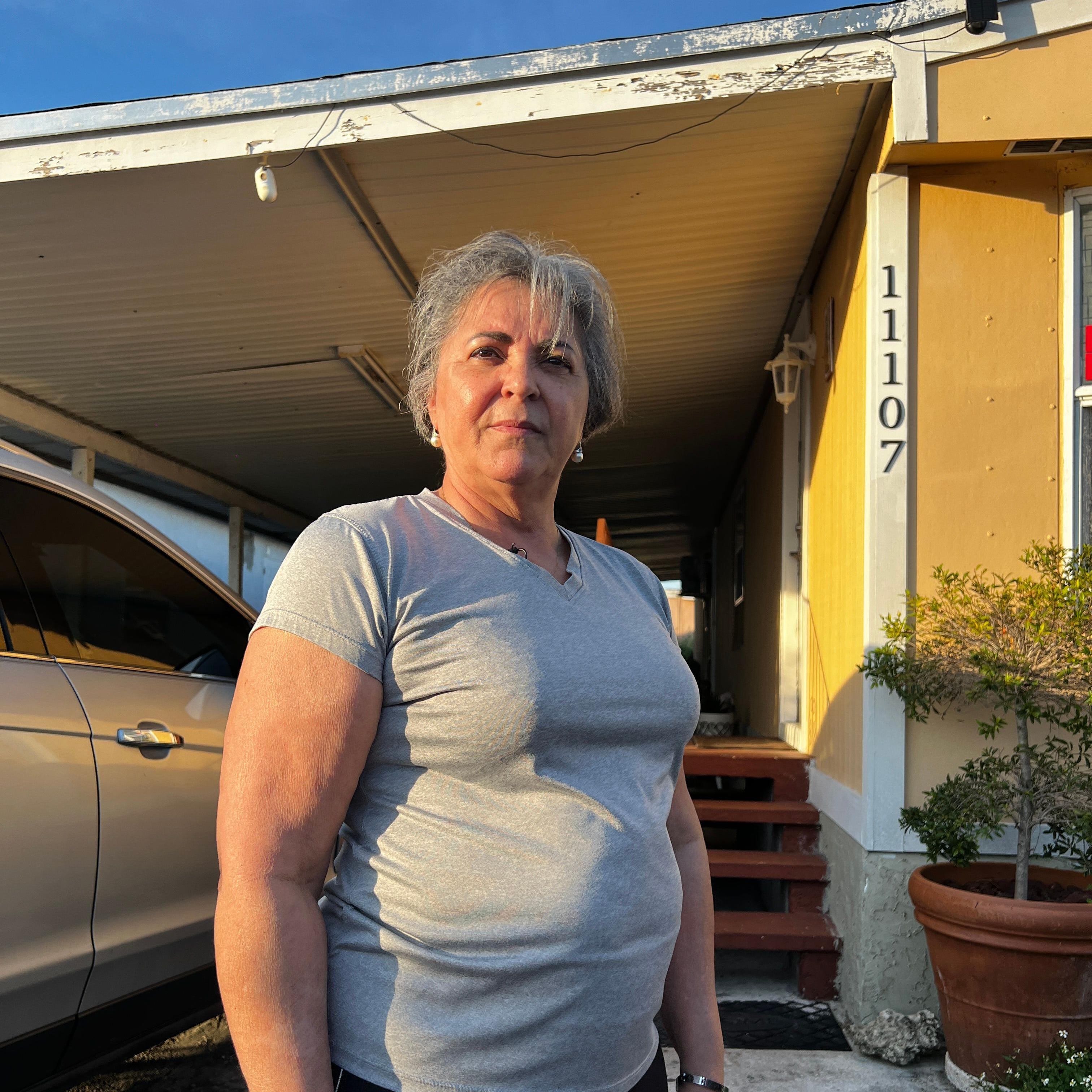 "Temo quedarme en la calle", asegura Vivian, cuya pensión no le permitiría pagar un alquiler en Miami.