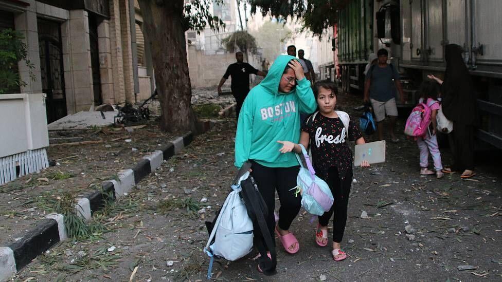 Más de 130.000 personas han buscado refugio en escuelas de la agencia de la ONU en Gaza. (GETTY IMAGES).