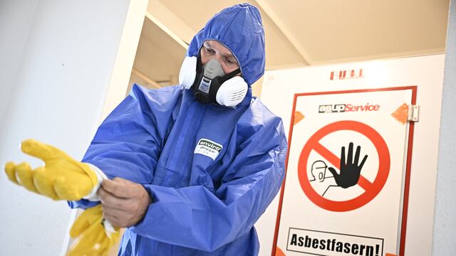 Estados Unidos prohíbe el asbesto, carcinógeno hallado en múltiples productos de uso diario