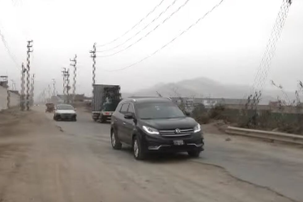 Los conductores reclaman que los baches causan desperfectos en sus vehículos. Foto: Buenos Días Perú