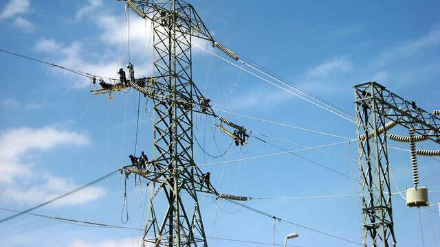 Suscriben 2 contratos de concesión de proyectos eléctricos que beneficiará a 7 regiones del país