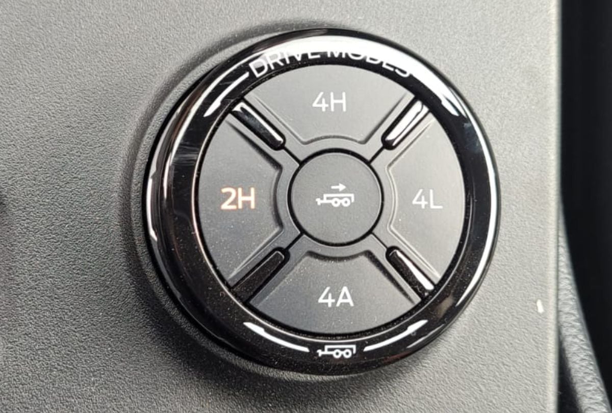 El sistema de tracción 4x4 con reductora, bloqueos de diferencial y múltiples modos de manejo amplía sus capacidades fuera del asfalto. (Foto: Fernando Roca)