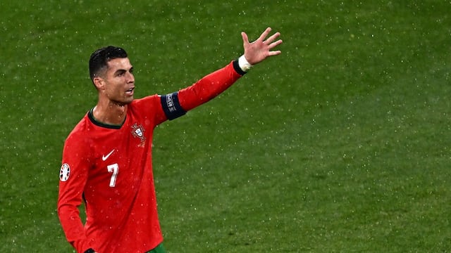 Se lamentó: Cristiano Ronaldo falla mano a mano en Portugal vs. República Checa por Euro 2024 | VIDEO