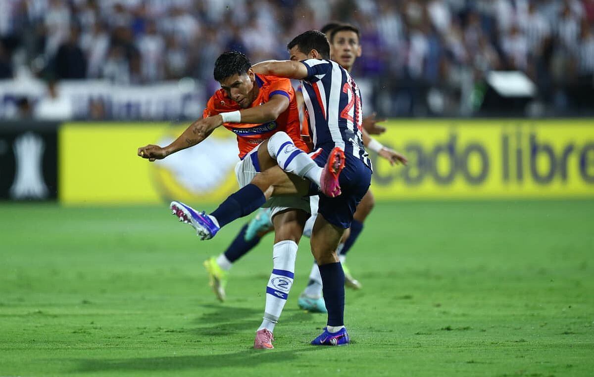 Alianza Lima y 2 de Mayo no se dan tregua en el estadio de Matute | Foto: Giancarlo Ávila/@photo.gec
