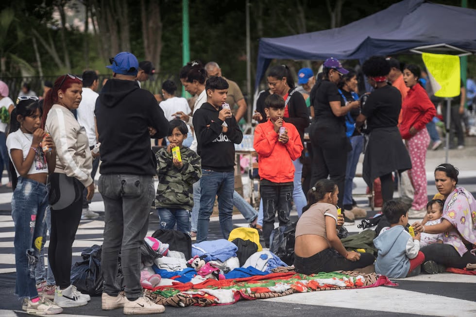 Los bomberos voluntarios de Perú parten a participar en tareas de rescate en Venezuela