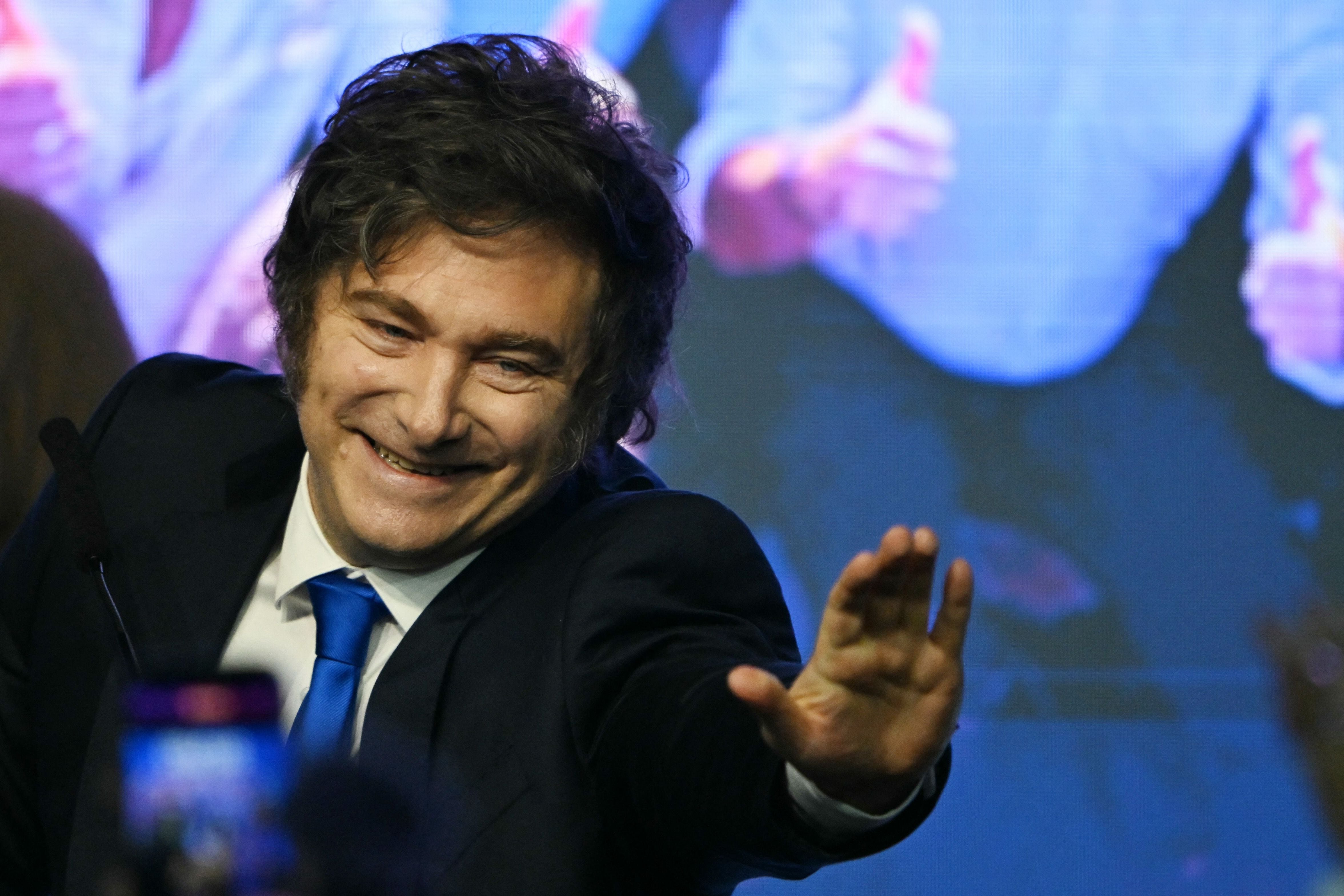 El presidente argentino, Javier Milei, celebró este domingo el triunfo de su partido, La Libertad Avanza (LLA), en las elecciones legislativas y consideró que el Gobierno pasó el punto bisagra y comenzará ahora la construcción de la Argentina grande.