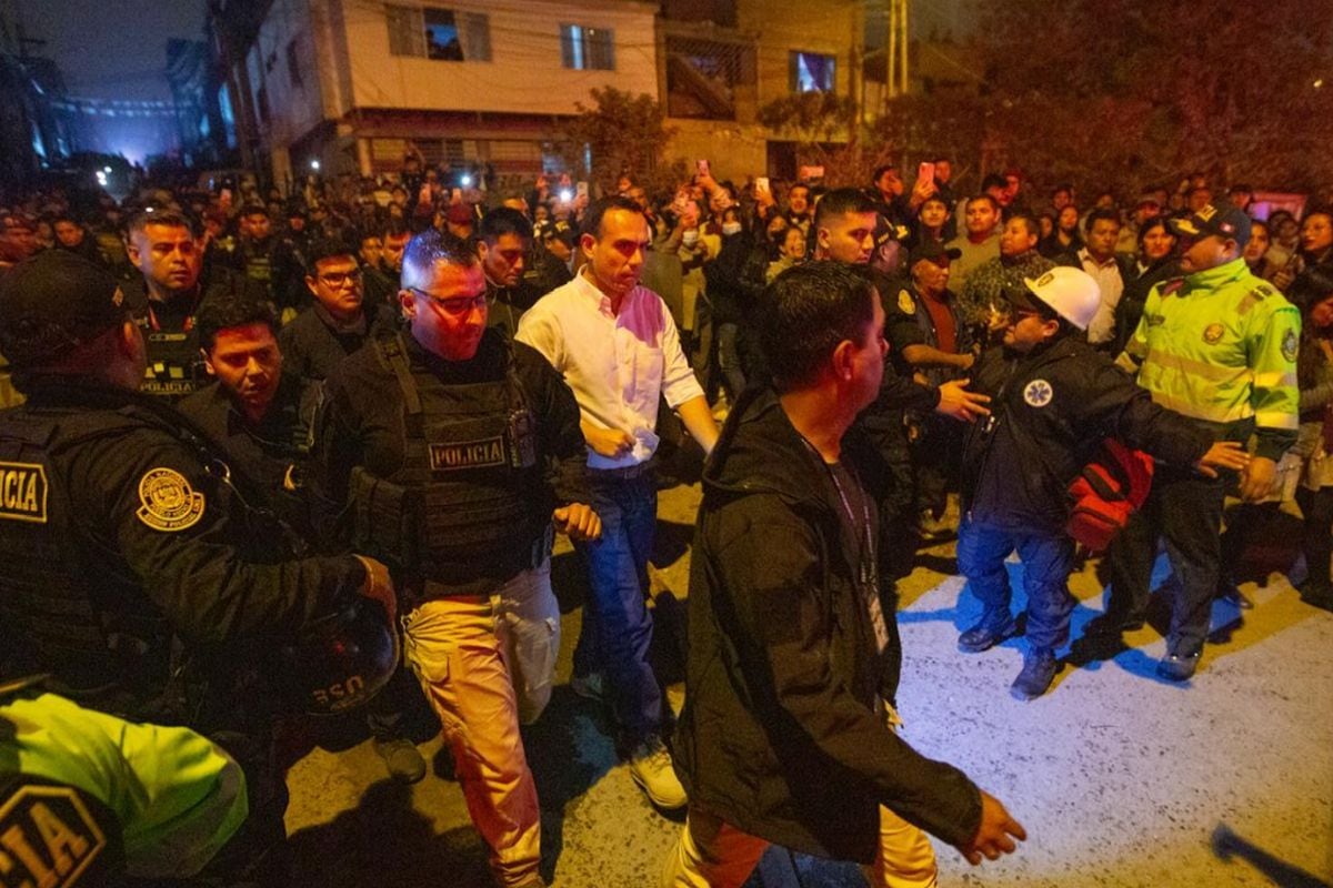 Presidente José Jerí se hizo presente en la zona del incendio en Pamplona Alta | FOTOS