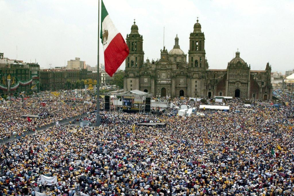 El presidente ha convocado a multitudinarias manifestaciones en el Zócalo de la capital desde que era dirigente político en Tabasco. (GETTY IMAGES).