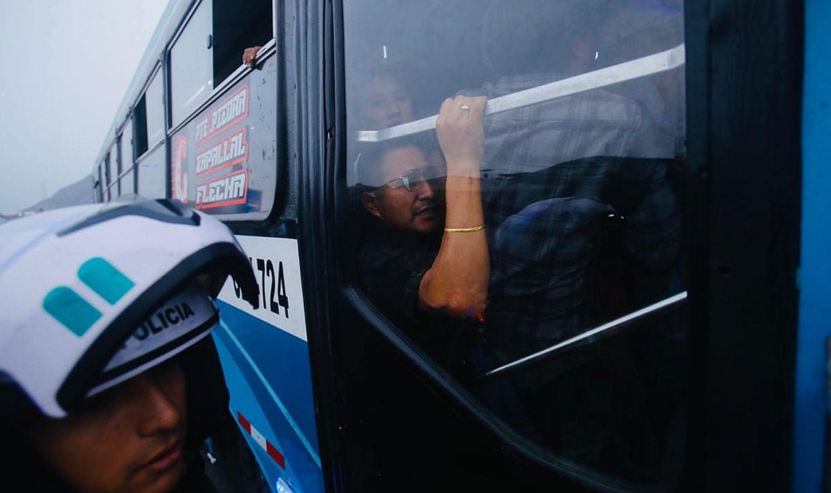 Una postal del paro de transportistas en la zona de Puente Nuevo | Foto: César Grados / El Comercio