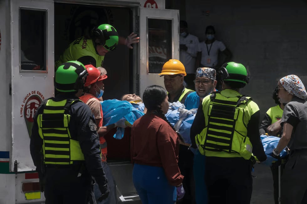Terremoto en Venezuela: Familiares recorren hospitales en Caracas para localizar a heridos y fallecidos