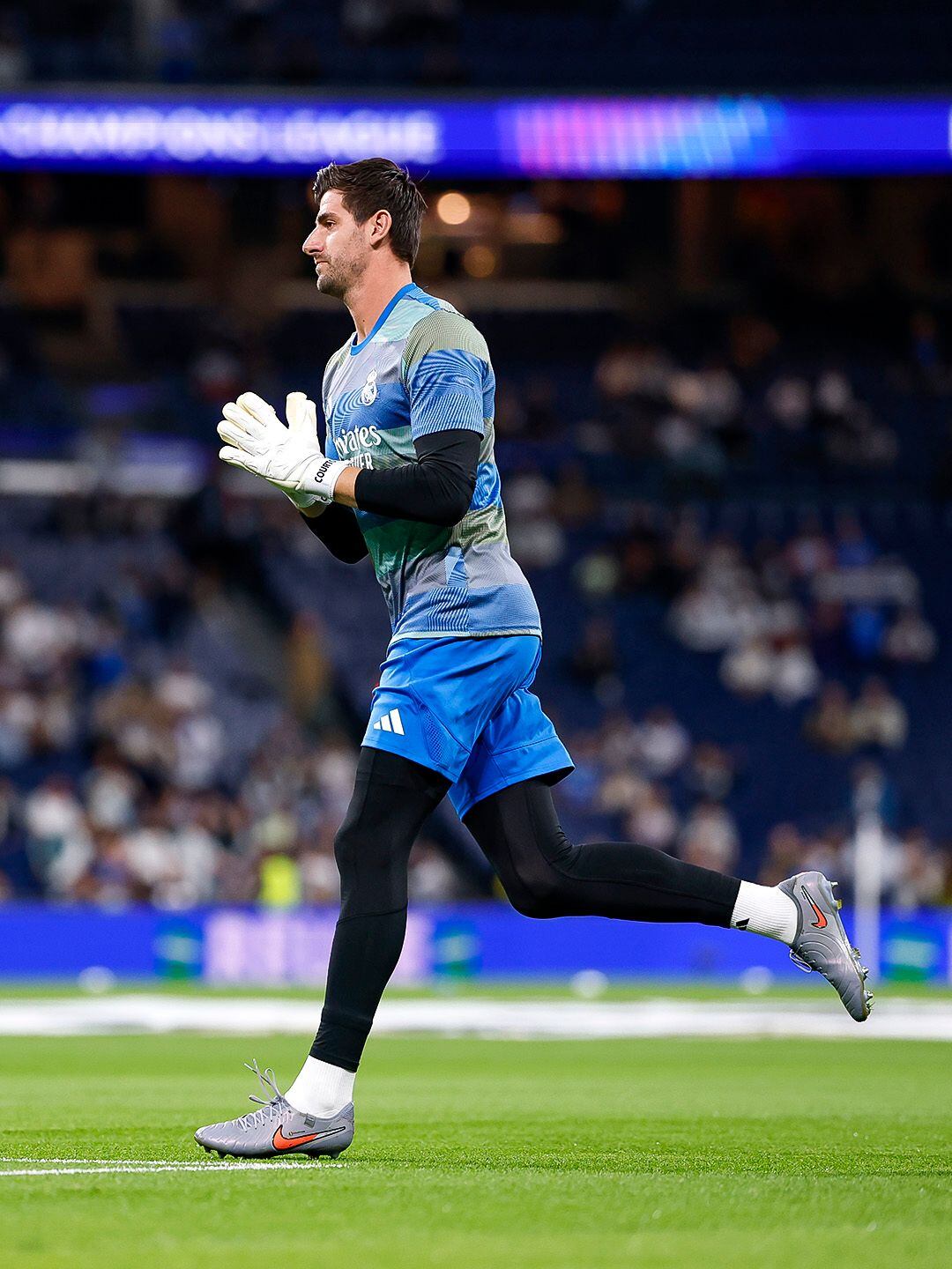 Real Madrid ya realiza trabajos en el campo de juego.