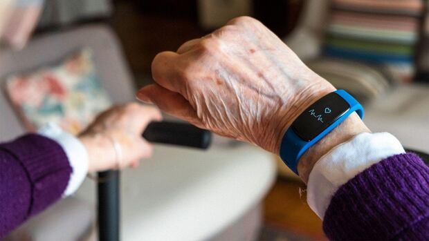 Algunos relojes inteligentes pueden realizar un ECG.