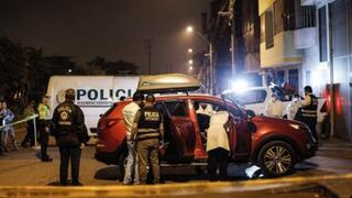 Ate: Hombre es asesinado de 20 balazos frente a un hotel