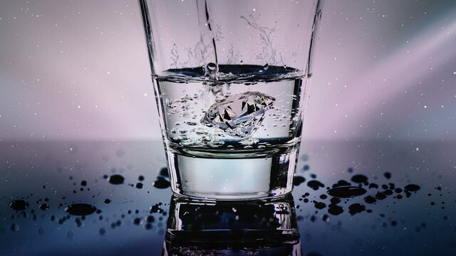 ¿Cómo un vaso de agua puede desbloquear los secretos del universo?