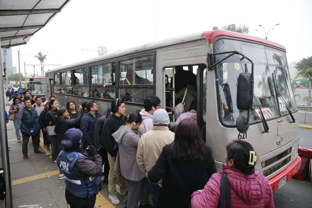 El servicio del corredor rojo funciona con normalidad este miércoles 18 de junio | Foto: Allen Gino Quintana / @photo.gec