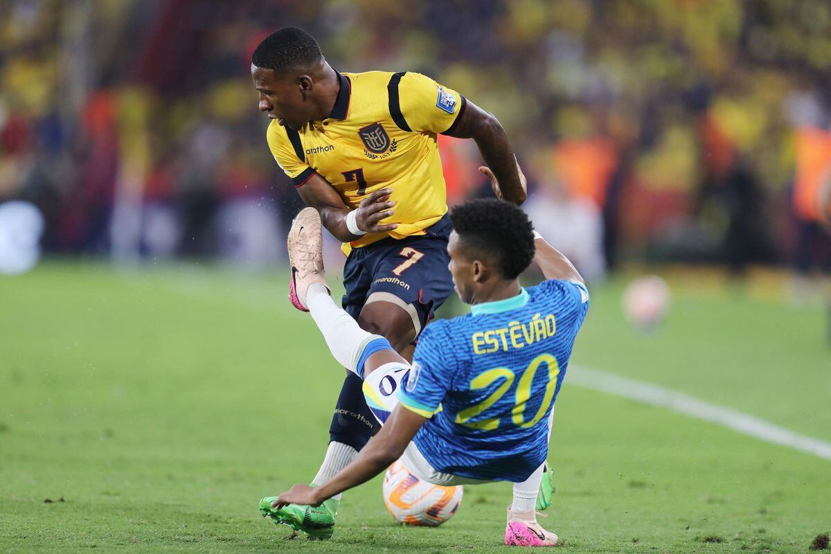 Imagen del primer tiempo del partido | Foto: José Jacome / EFE