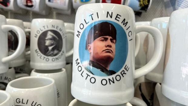 Una taza con la cara de Mussolini. (GETTY IMAGES).