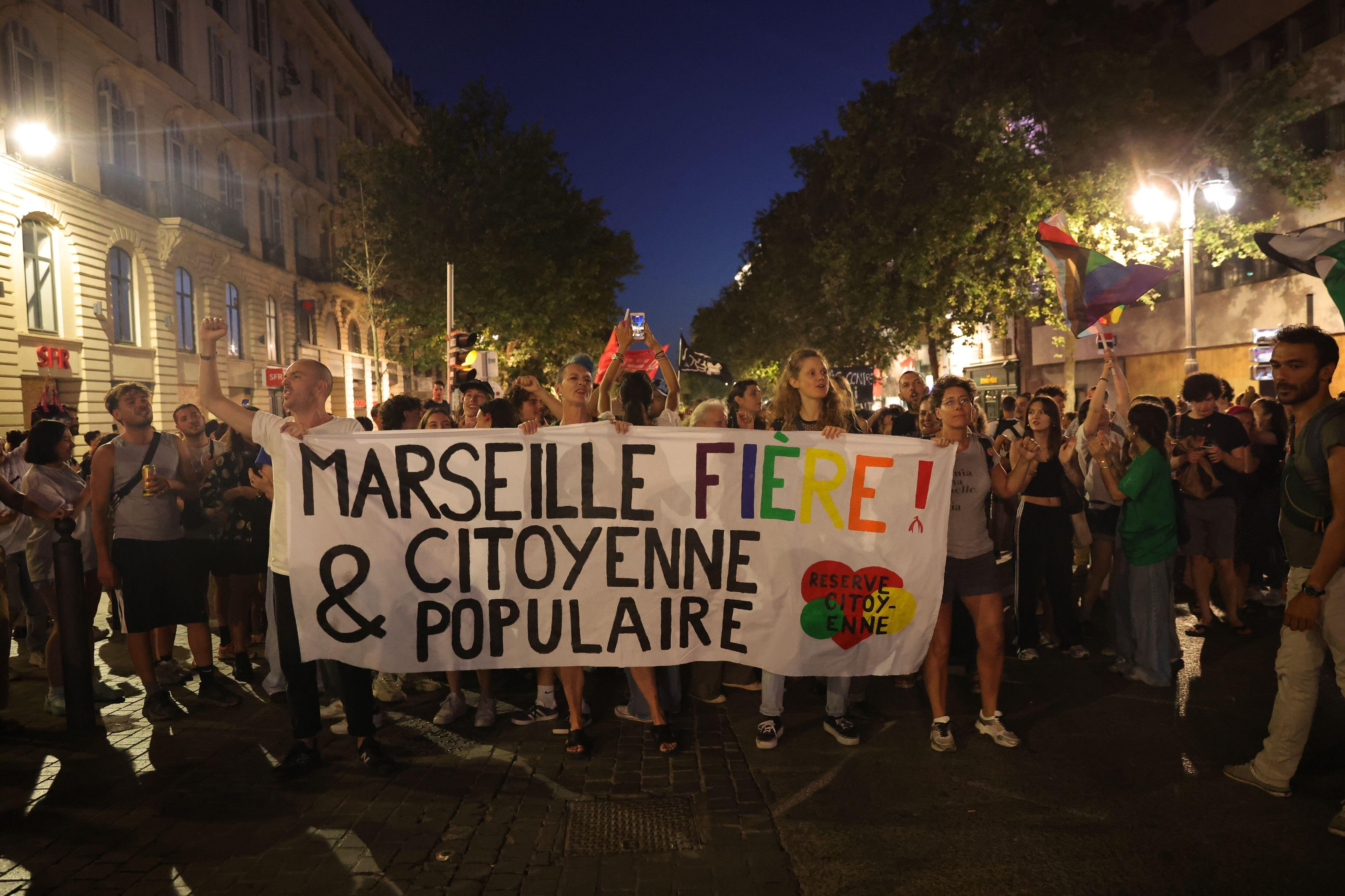 Las celebraciones se extendieron por diferentes partes del país: en Marsella, en el sur de Francia, los ciudadanos declararon a 