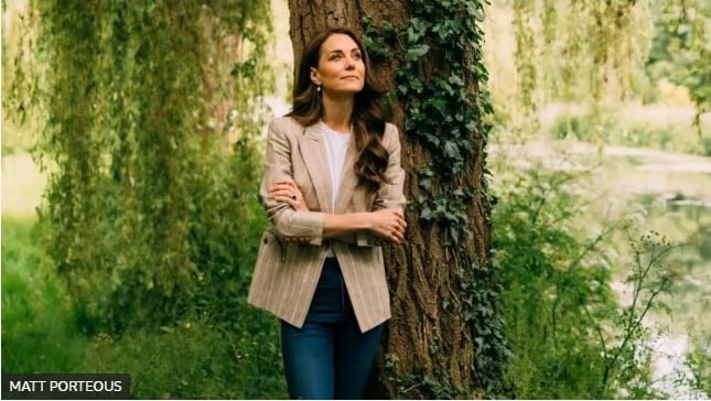 Una nueva foto de Kate Middleton fue distribuida por el Palacio de Kensington, que informó que fue tomada en Windsor a principios de esta semana. (MATT PORTEOUS).