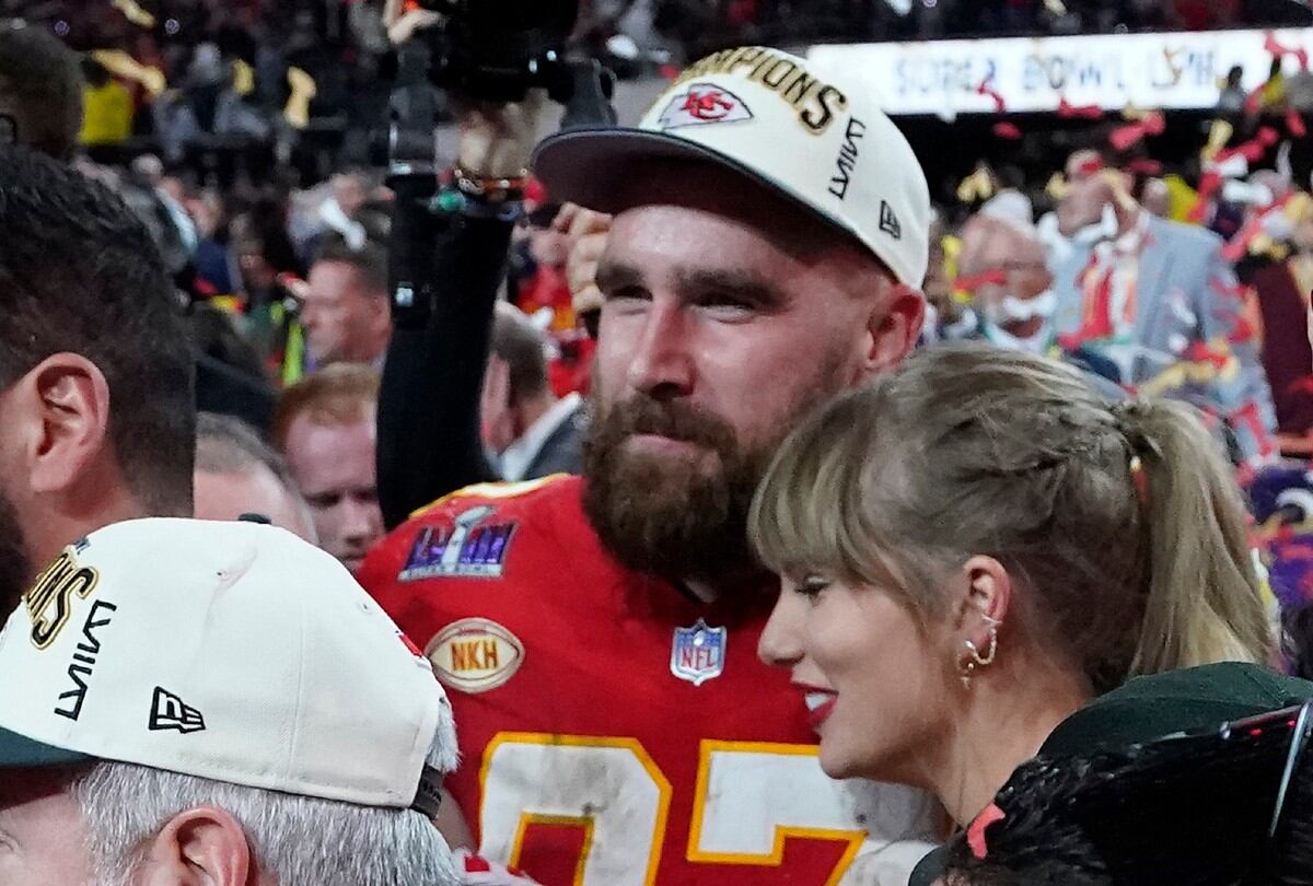 Travis Kelce y Taylor Swift tienen agendas bastante apretadas, pero ¿hay alguna posibilidad de verlos juntos en los Premios Grammy 2025? | Crédito: TIMOTHY A. CLARY / AFP