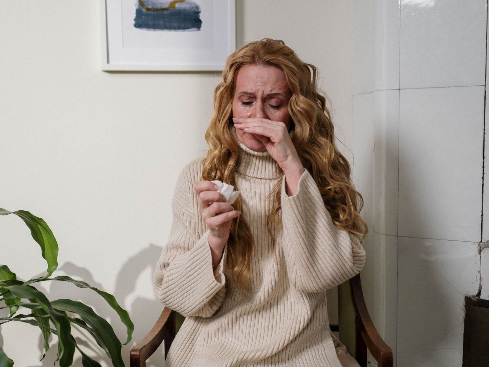 TRUCOS CASEROS | Para evitar los incómodos estornudos constantes u ojos rojos, es vital una buena limpieza de tu hogar. (Foto: cottonbro studio / Pexels)