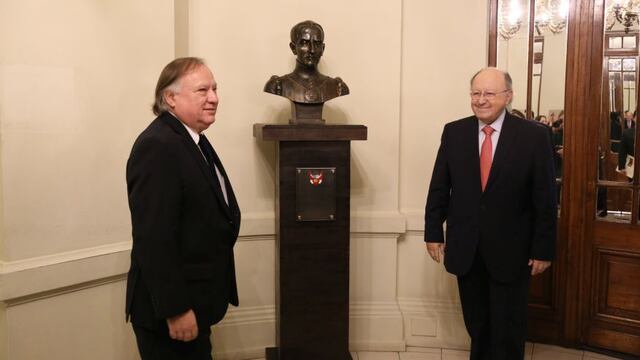 Develan busto del Inca Garcilaso de la Vega en la BN de Chile