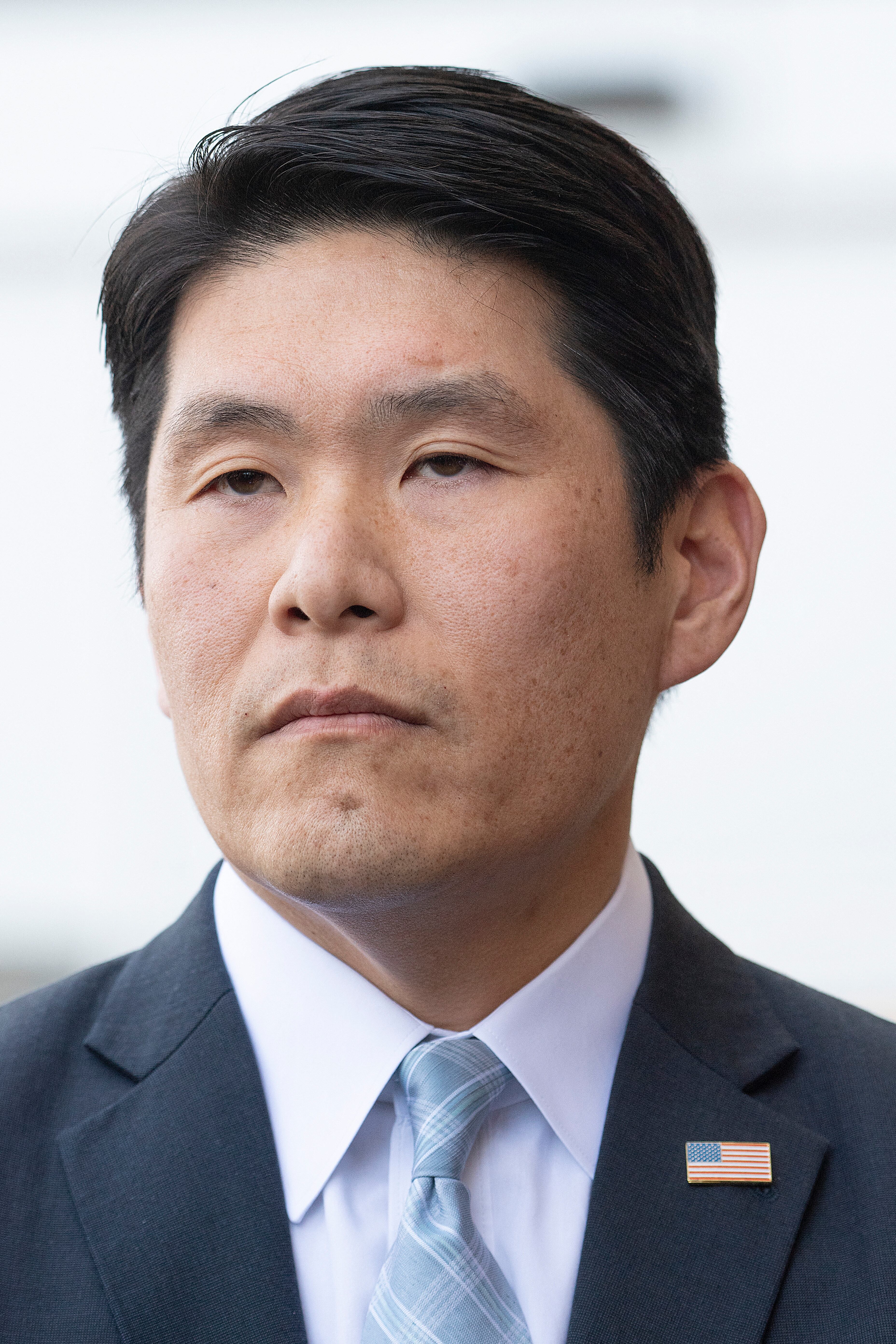 El fiscal federal de Maryland, Robert Hur, habla frente al Palacio de Justicia de Estados Unidos en Greenbelt, el 21 de febrero de 2019. (Foto de Jim WATSON / AFP).