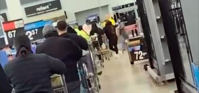 Tormenta invernal en Texas: las largas filas en supermercados tras alerta meteorológica