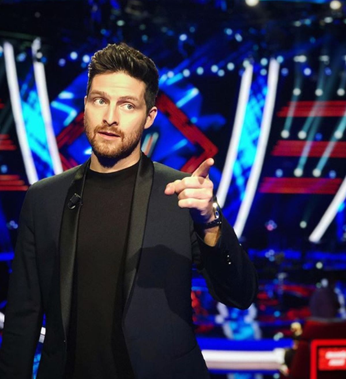 El conductor de La Voz reveló en una charla con Pinky Promise que tuvo una relación con Angelique Boyer (Foto: Instagram/Eddy Vilard)