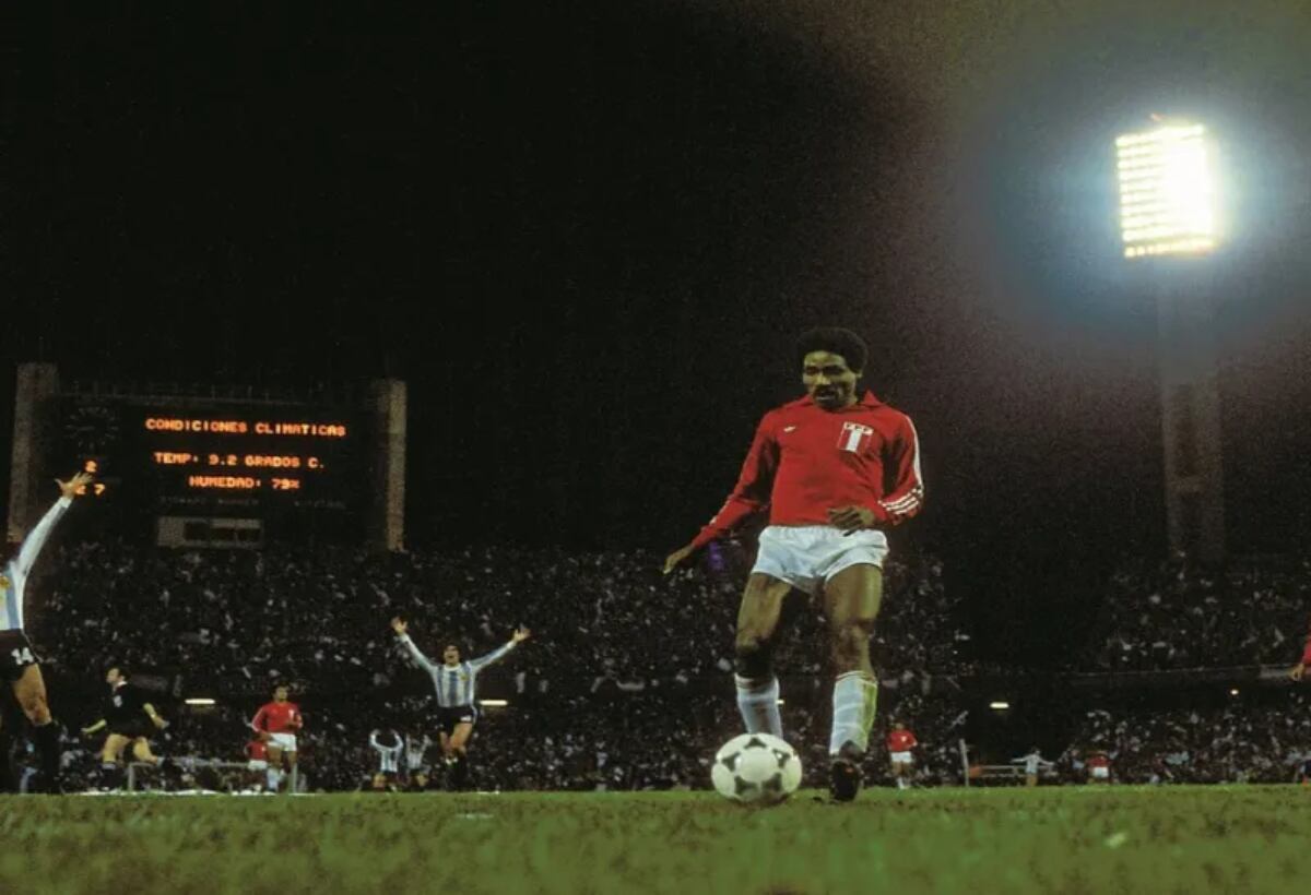 Rodulfo Manzo formó parte de la defensa titular de la selección peruana en el partido contra Argentina. (Foto: Agencias)