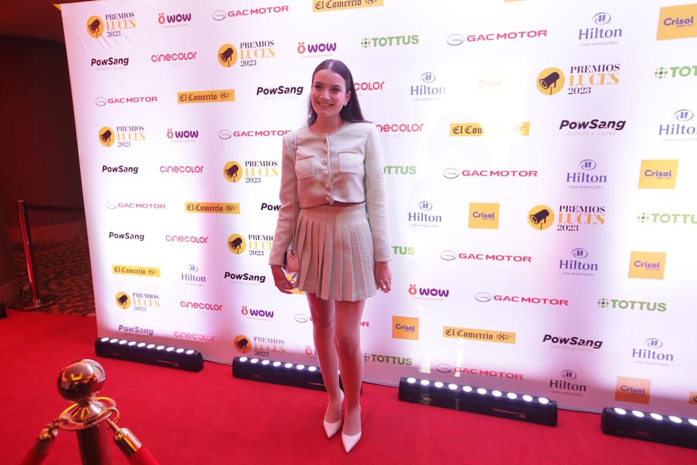 La escritora L.M. Bracklow en la alfombra roja de los Premios Luces 2023. (Foto: Anthony Niño de Guzmán/ GEC)