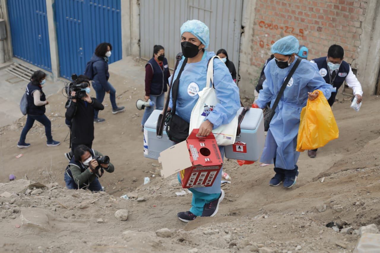 Sector salud prioriza la vacunación para menores de 5 años y mayores de 60. (Foto: Britanie Arroyo / @photo.gec)