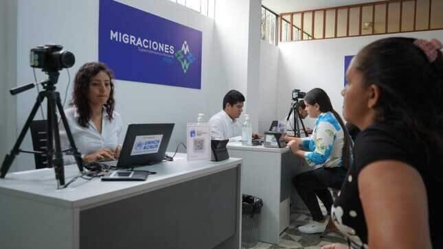 Solo en Lima se han habilitado 11 locales para la cita presencial para que el sistema pueda registrar sus datos biométricos y así puedan obtener el CPP. (Foto: Gobierno del Perú)