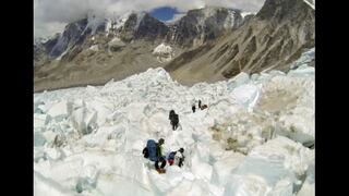 El Everest se va quedando sin montañistas tras devastador alud