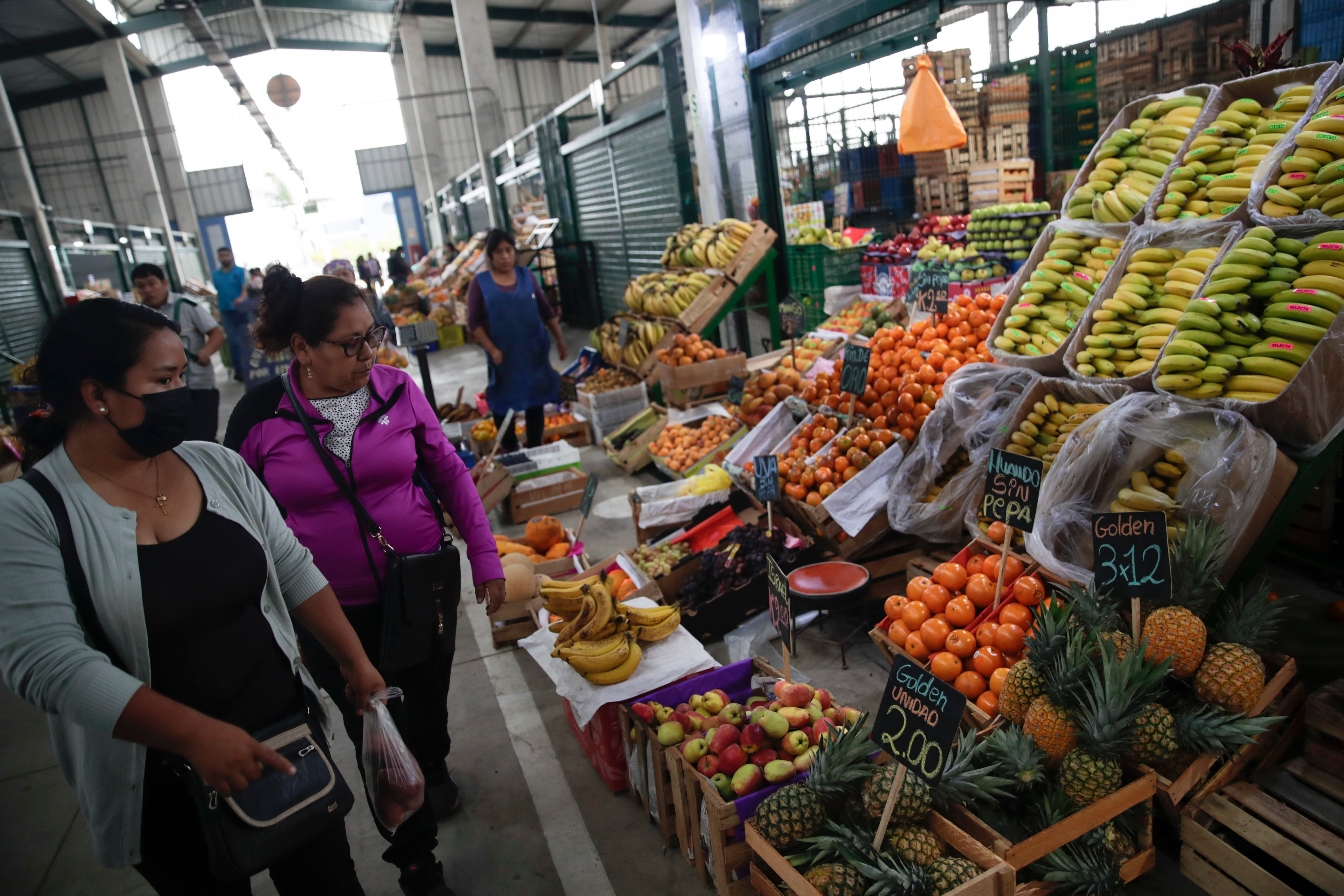 . Decenas de personas ya se encuentran ingresando a este lugar. Foto: Renzo Salazas / GEC