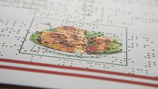 ¿Cómo es leer la carta de un restaurante hecha en sistema braille?