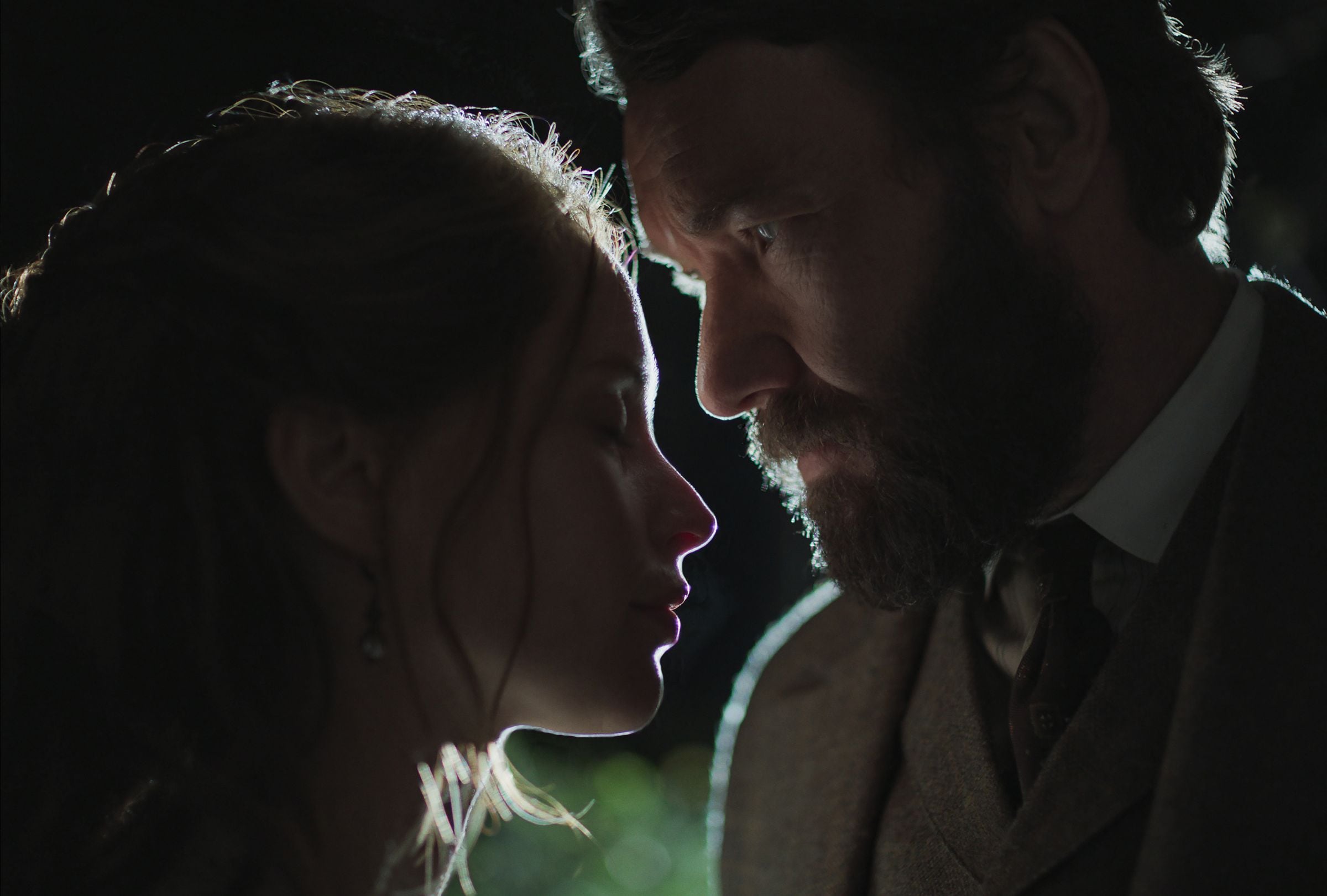 Las estrellas Felicity Jones y Joel Edgerton lideran el elenco de la cinta "Sueños de trenes" (Foto: Netflix)